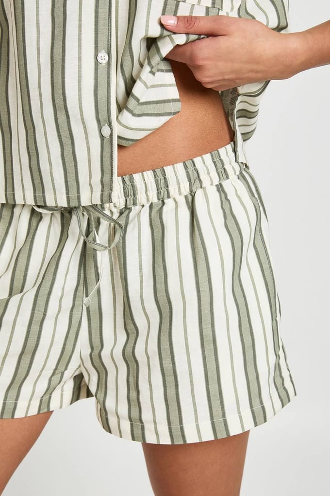 boohoo Dames Petite Premium Linnen Gestreepte Short | Sage | Maat: 16
