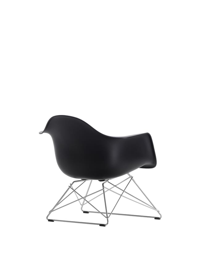 Vitra Eames Plastic Armchair LAR - diepzwart RE - glanzend chroom