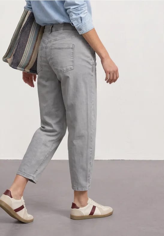 High Waist Barrel Leg Jeans in Loose Fit
