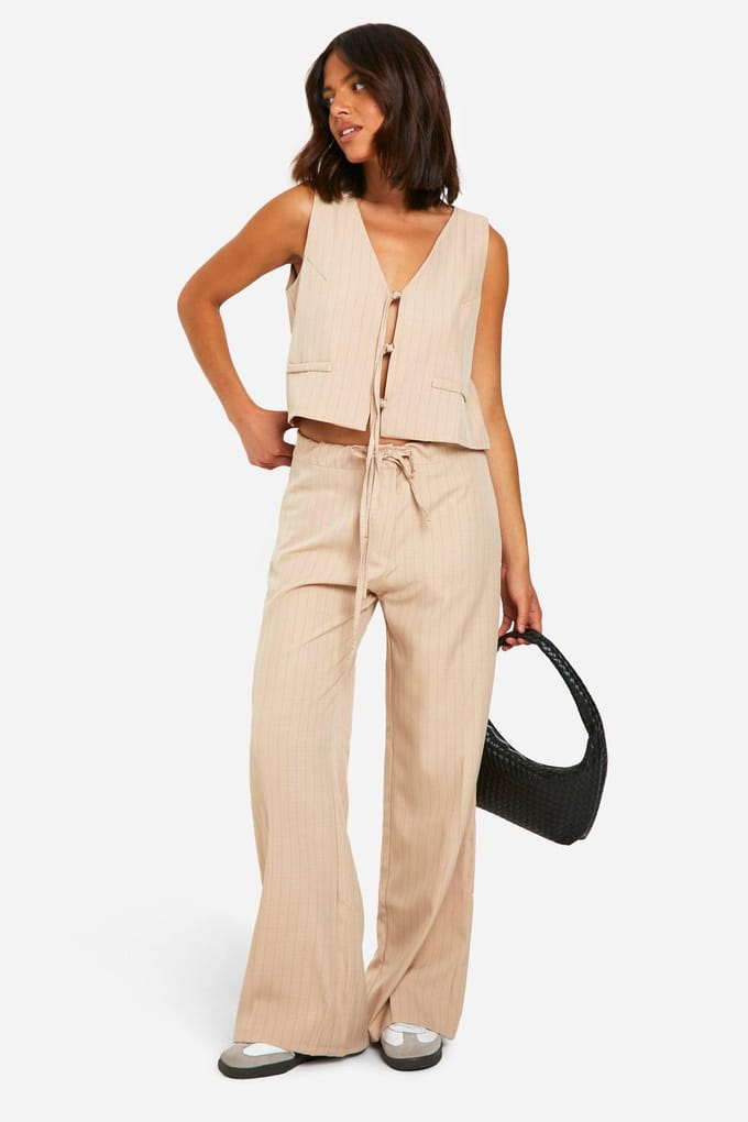 boohoo Dames Pinstripe Tie Front Tailored Waistcoat | Stone | Maat: 8