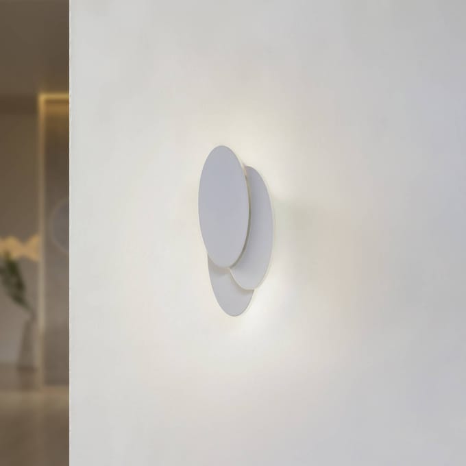 Lindby LED wandlamp Kolme, wit, kunststof, 28 cm