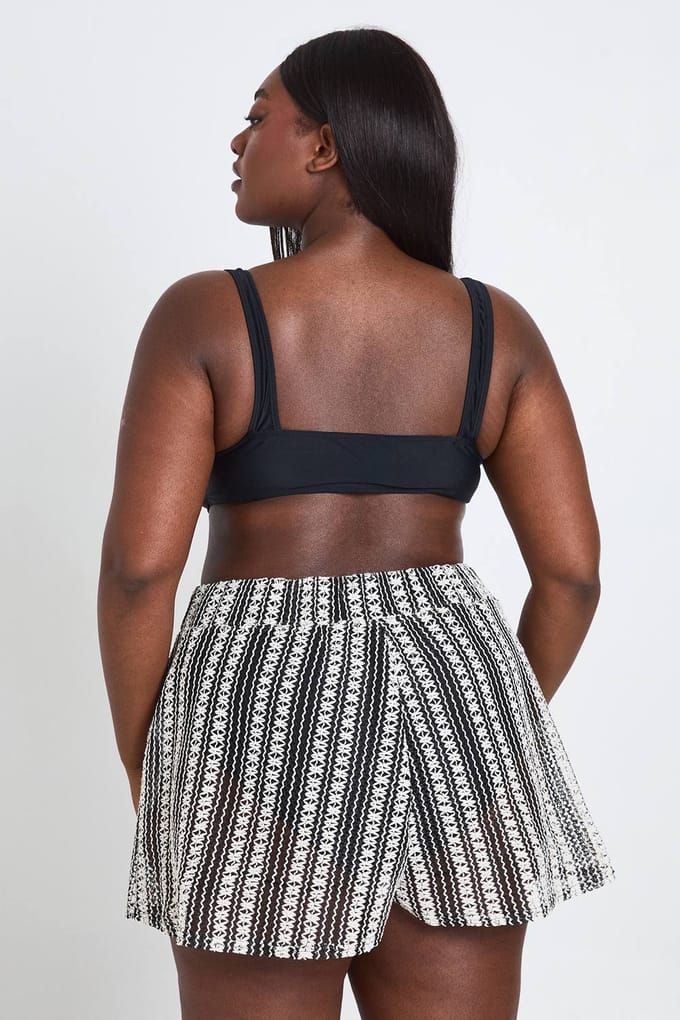 boohoo Dames Plus Gehaakte Strandshort | Black | Maat: 24