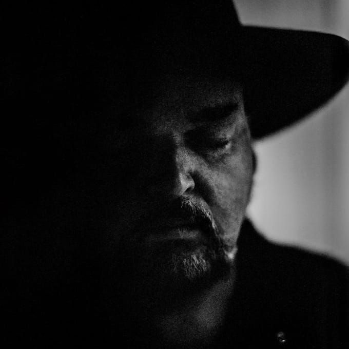 Hum - Alain Johannes
