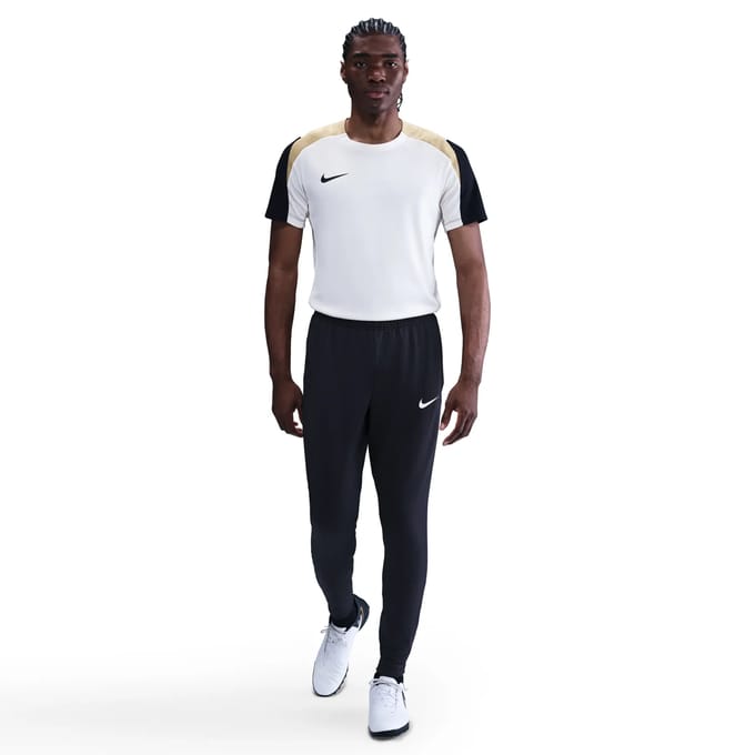 Nike strike dri-fit voetbalbroek in de kleur zwart.