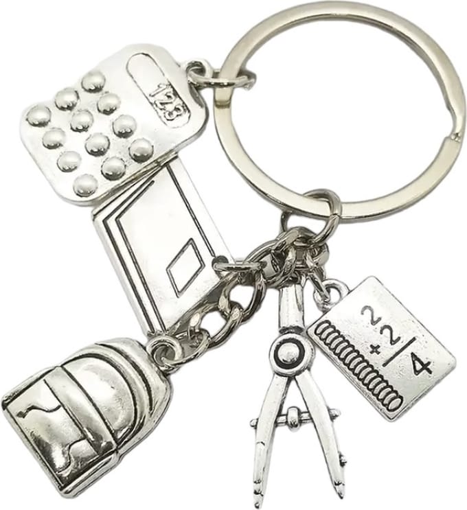 Sleutelhanger School Spullen ( Rekenmachine/agenda/tas/passer etc ) 7 x 3 cm