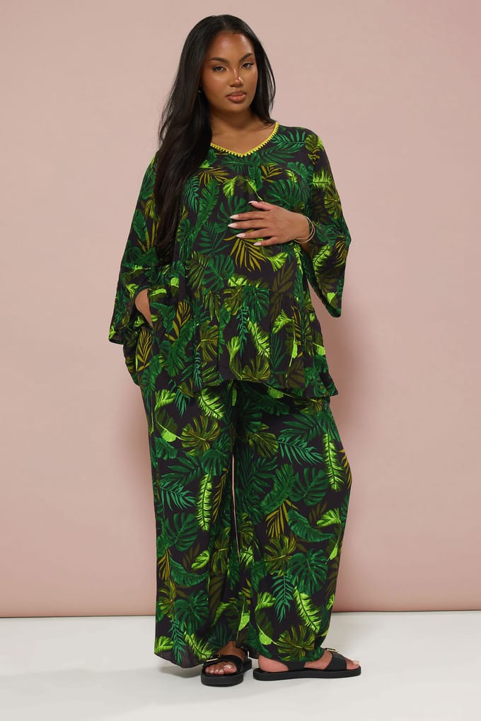 Bump It Up Maternity Top Met Palmprint En Contrastrand In Groen Size 46