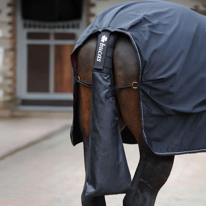 Staartbescherming voor paard en tas Bucas