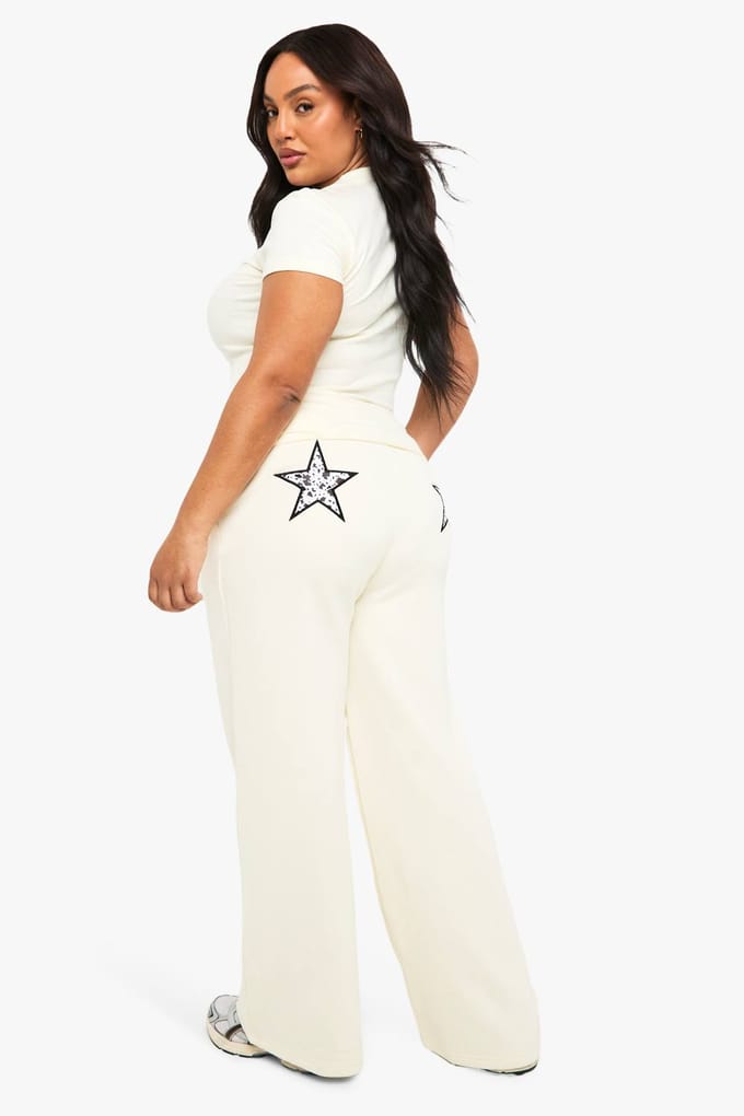 boohoo Dames PLUS KOEIENPRINT STER BREDE PijP JOGGER | Ecru | Maat: 28