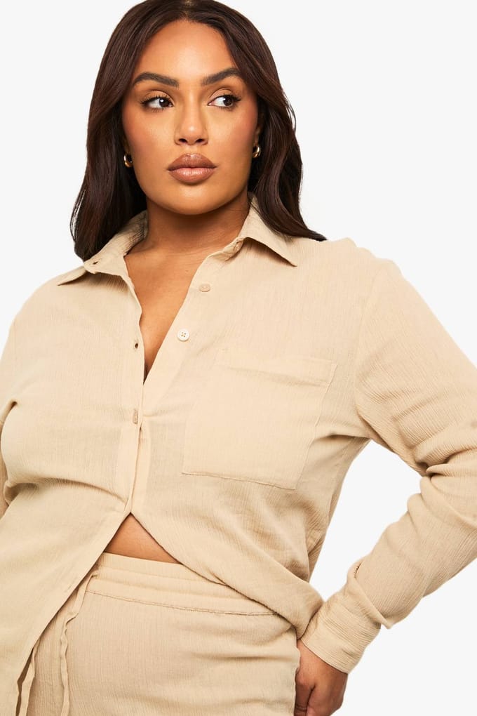 boohoo Dames Plus Crinkle Katoenen Strandshirt | Beige | Maat: 26
