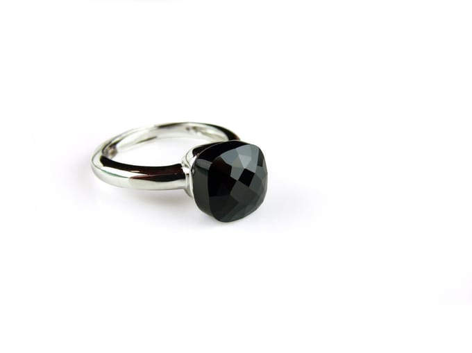 Ring in zilver model pomellato zwarte steen