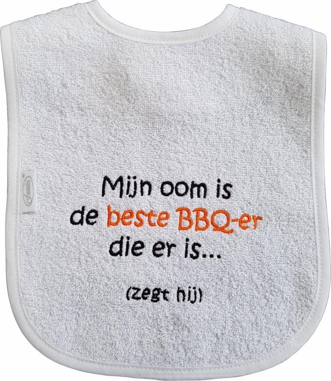 Witte slab met "Mijn oom is de beste bbq-er die er is... (zegt hij)"