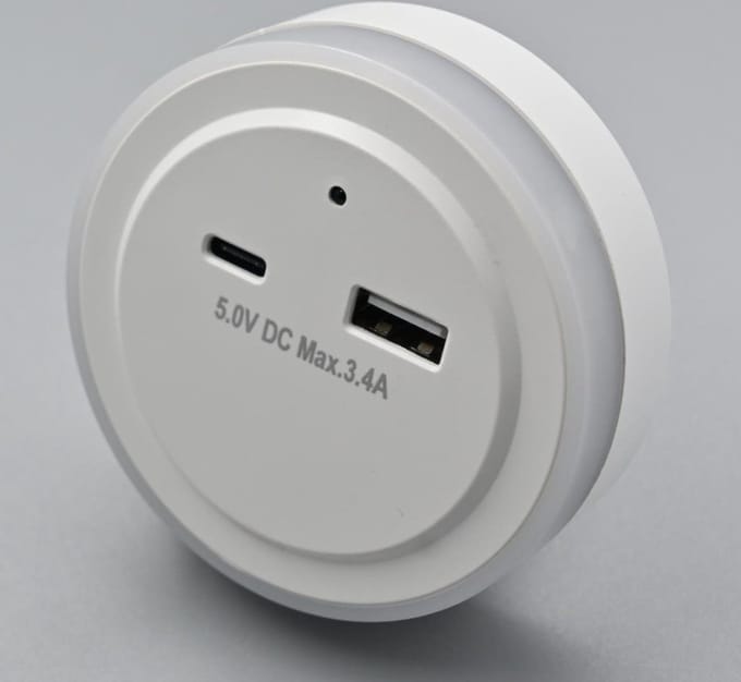Benson Nachtlamp met USB-A & USB-C - 17 Watt - Dag/Nacht Sensor - 5V DC 3.4A