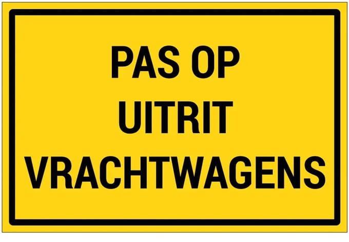 Pas op uitrit vrachtwagens bord | gecoat dibond materiaal | 45 x 30 cm