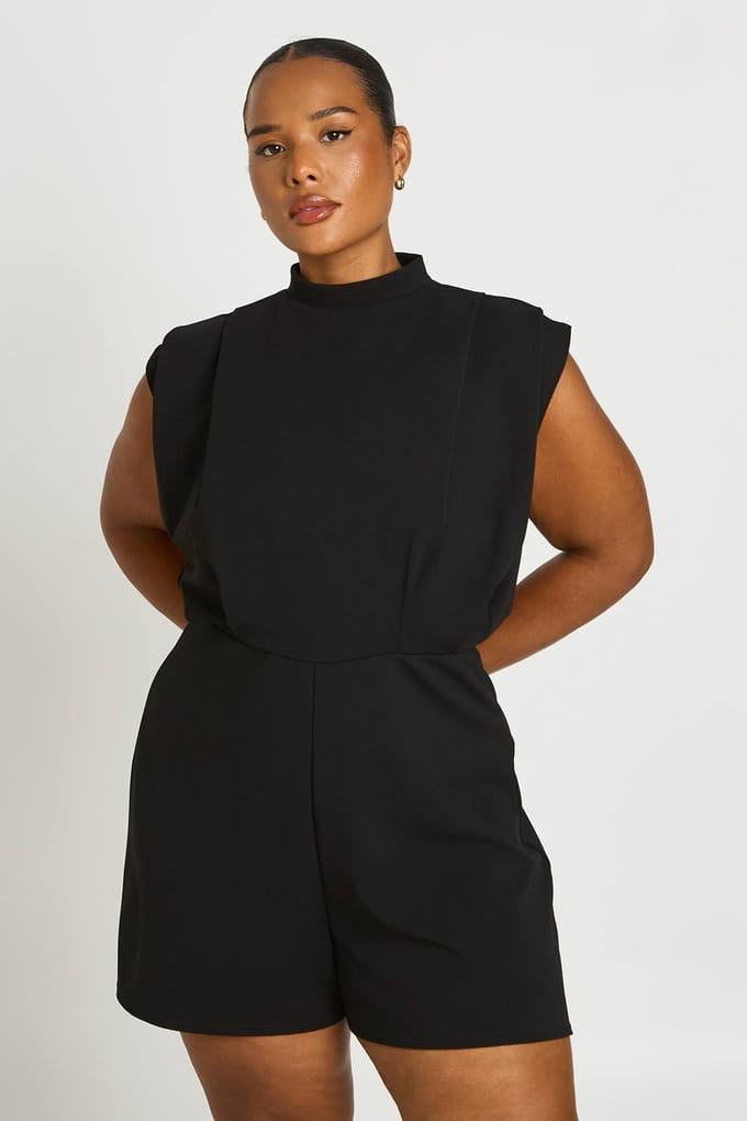 boohoo Dames Plus Getailleerde Playsuit Met Plooidetail | Zwart | Maat: 50