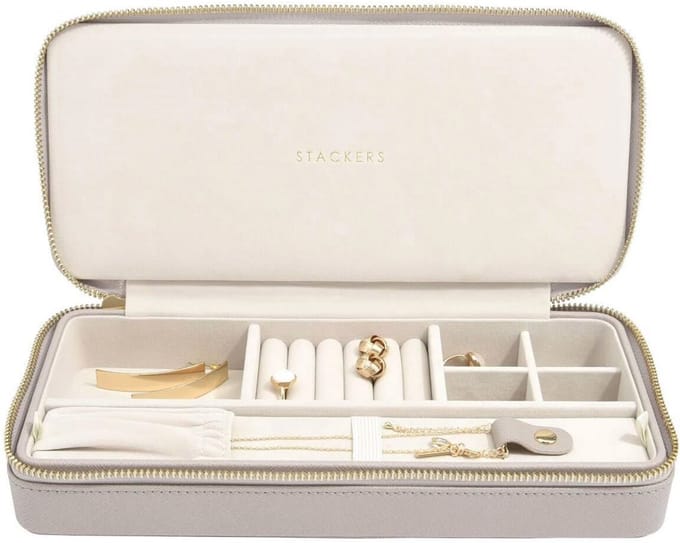 Taupe slanke sieradendoos voor het organiseren van sieraden tijdens het reizen