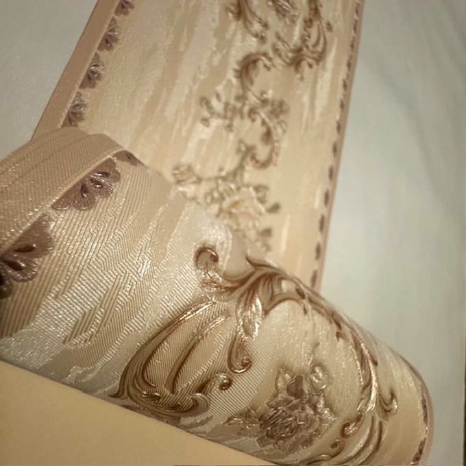 ROOSJES BEHANGRAND BEIGE GOUD CREME