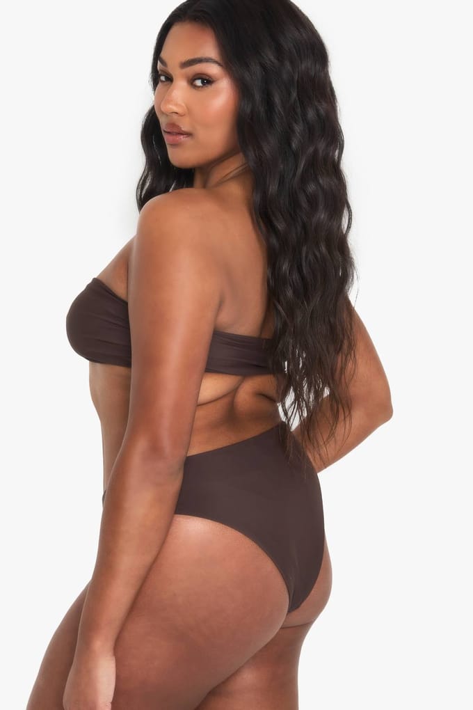 boohoo Dames Plus Swimwear Essentials Bandeau Bikini Top | Chocoladebruin | Maat: 46