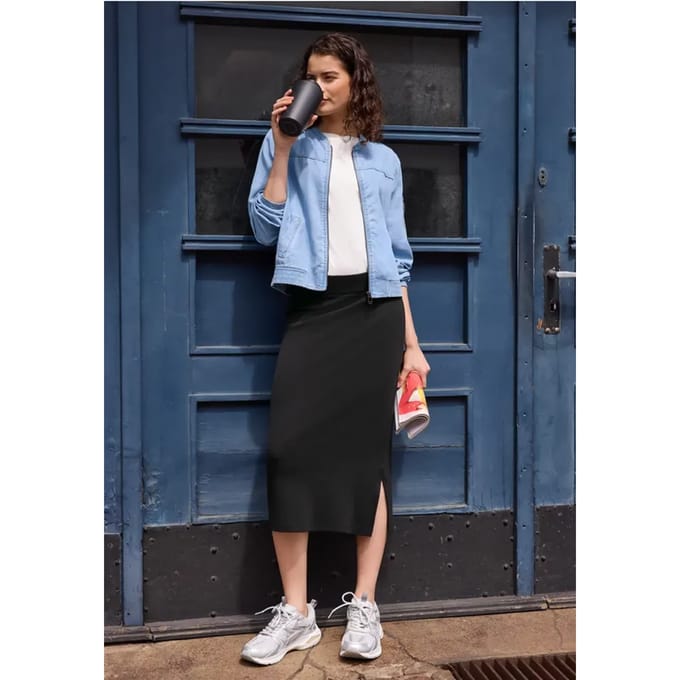 Midirok met een split aan de zijkant