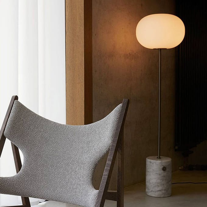 Audo Copenhagen Audo vloerlamp JWDA, brons/wit, marmer, 150 cm, dimbaar.