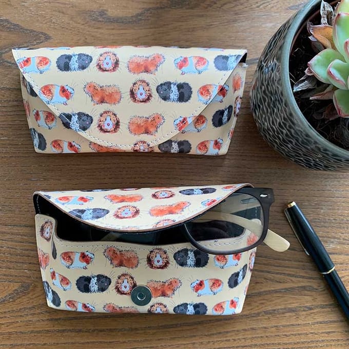 Alex Clark Spectacle Cases Guinea Pigs ~ Brillenkoker Cavia's