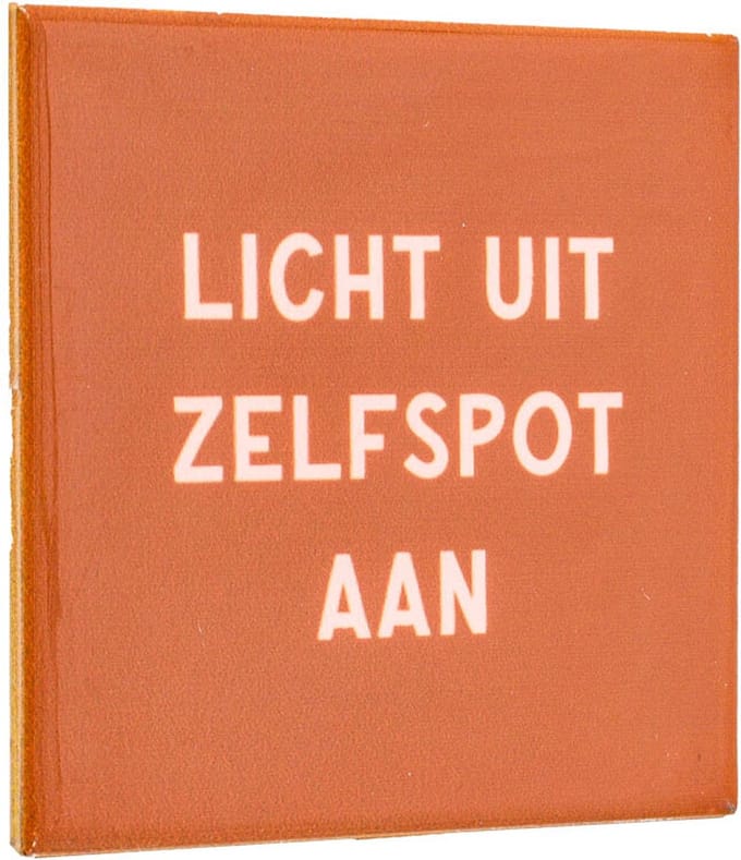 Tegeltje - Licht uit zelfspot aan