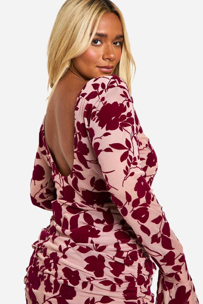 boohoo Dames Plus Devore Geruched Shift Jurk met Uitlopende Mouwen | Plum | Maat: 26