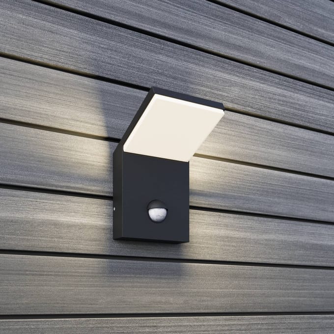 Lucande LED buiten wandlamp Nevio, metaal, antraciet, sensor