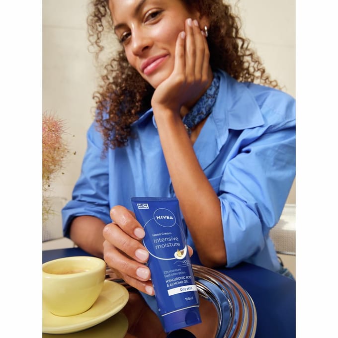 Nivea Hydratation Intense Crème Pour Les Mains Avec Huile D'Amande Et de Karité 100ml