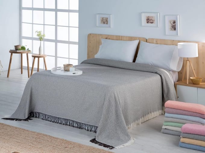 Grote Multi-Purpose Bed- en Sofa Plaid in Modern Groen Design met Franjes