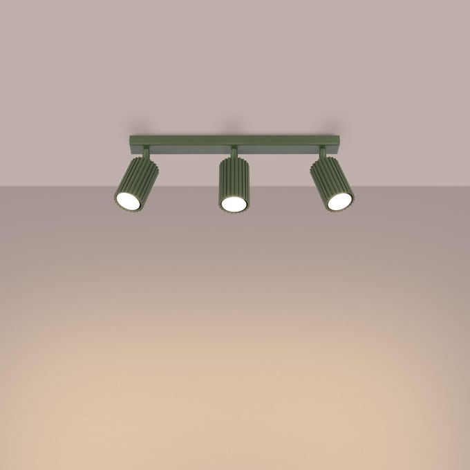 Plafondlamp KARBON 3L met 3 geribbelde spots in lijn - Sollux Lighting - IP20 - Olijfgroen aluminium behuizing - 45 x 6.5 x 16.5 cm - 3 x GU10 LED, exclusief lichtbron - 3 x 10 W - Minimalistische plafondlamp voor slaapkamer, woonkamer en gang