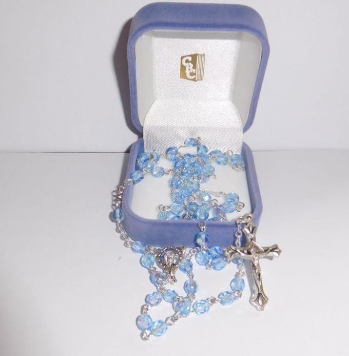 Rozenkrans blauw in mooie cadeaudoos. (6337/BL)