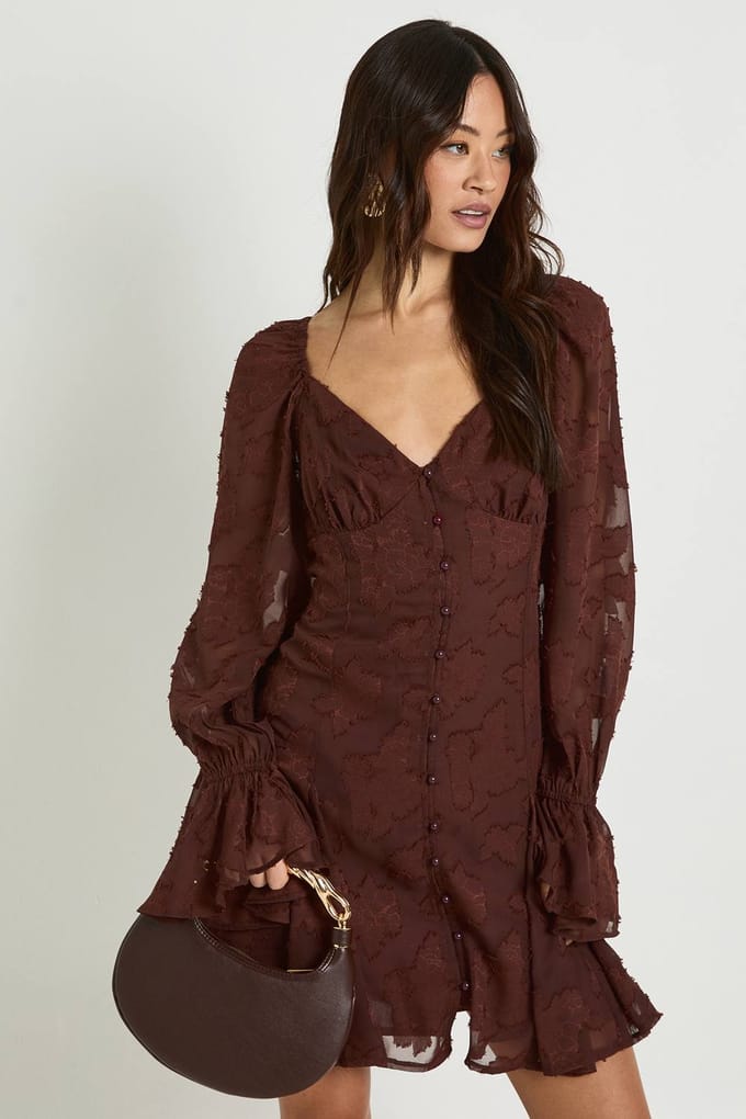 boohoo Dames Tall Burnout Bloemen Godet Zoom Mini Jurk | Chocoladebruin | Maat: 46