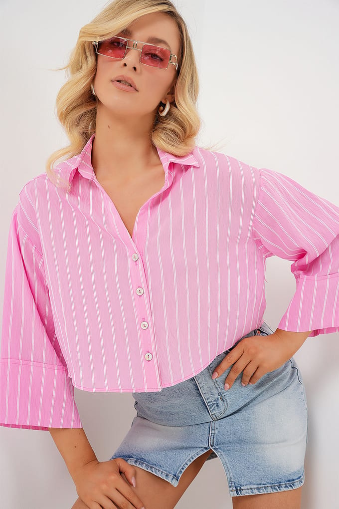 Oversized Gestreepte Cropped Shirt met Knoopsluiting