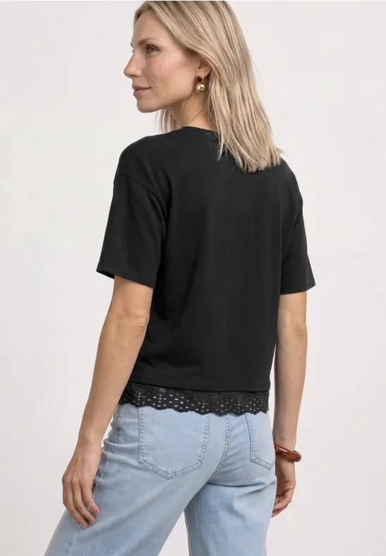 Shirt met ronde hals en kant