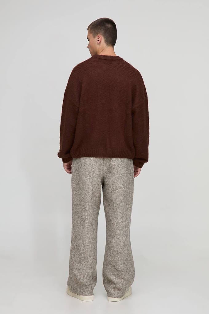 Boxy pasvorm geborstelde verlengde nek gebreide trui | Chocolate | Size Medium