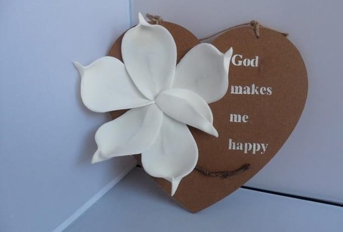 Wandbord God makes me happy