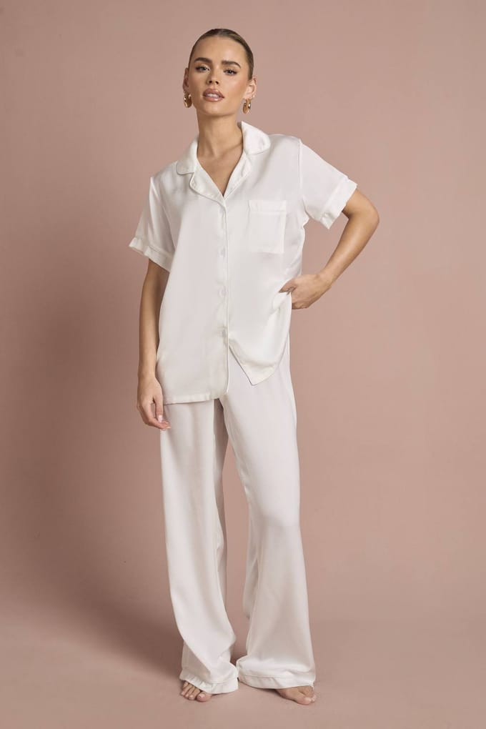 boohoo Dames Bruidspyjama 'Bride' Satijn Geborduurd Korte Mouw Shirt & Broek Set | Wit | Maat: 46