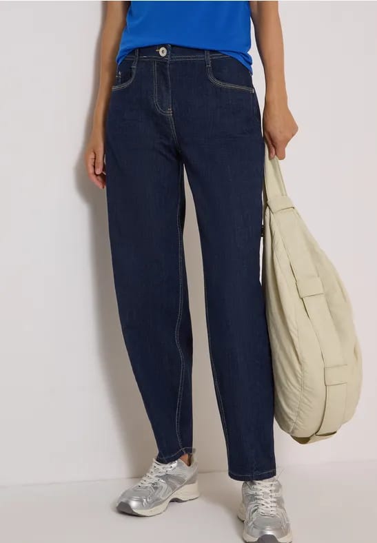 High Waist Barrel Leg jeans in Loose Fit