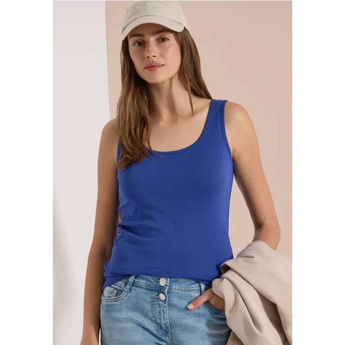Basic top met ronde hals gemaakt van katoen