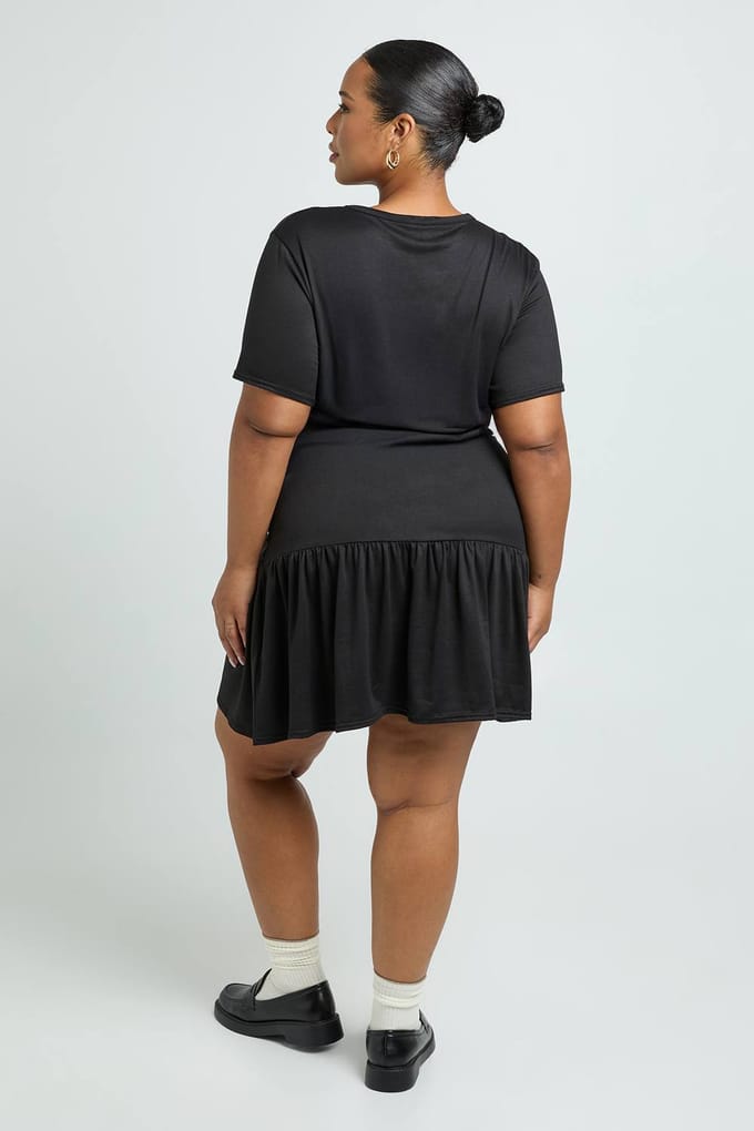 boohoo Dames Plus Drop Hem T-shirtjurk | Zwart | Maat: 44