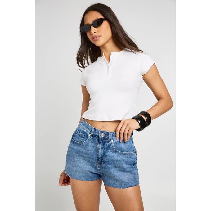 boohoo Dames Petite Denim Mini Short | Medium Gebleekt | Maat: 44