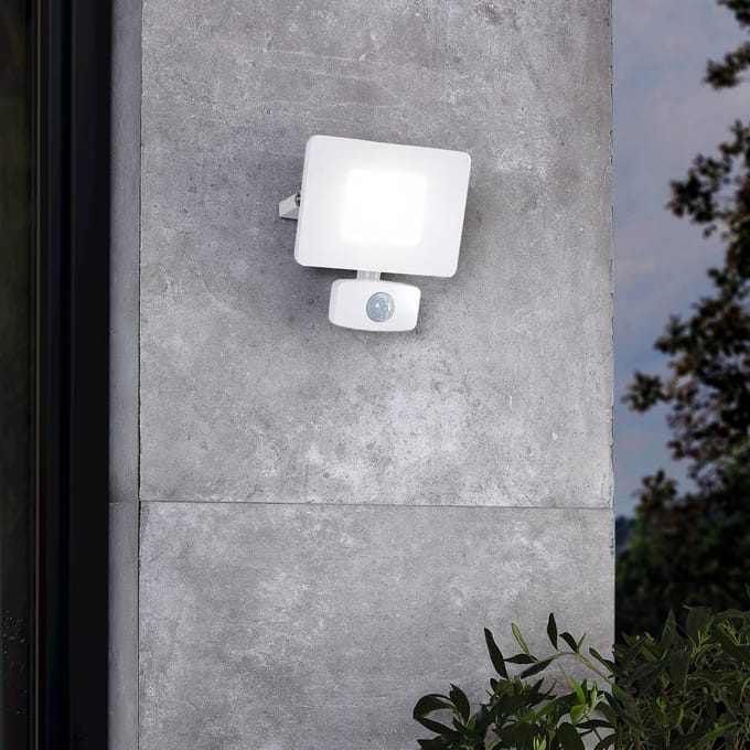 EGLO FAEDO 3 Buitengebruik muurverlichting Wit SMD LED Module LED 20 W A+