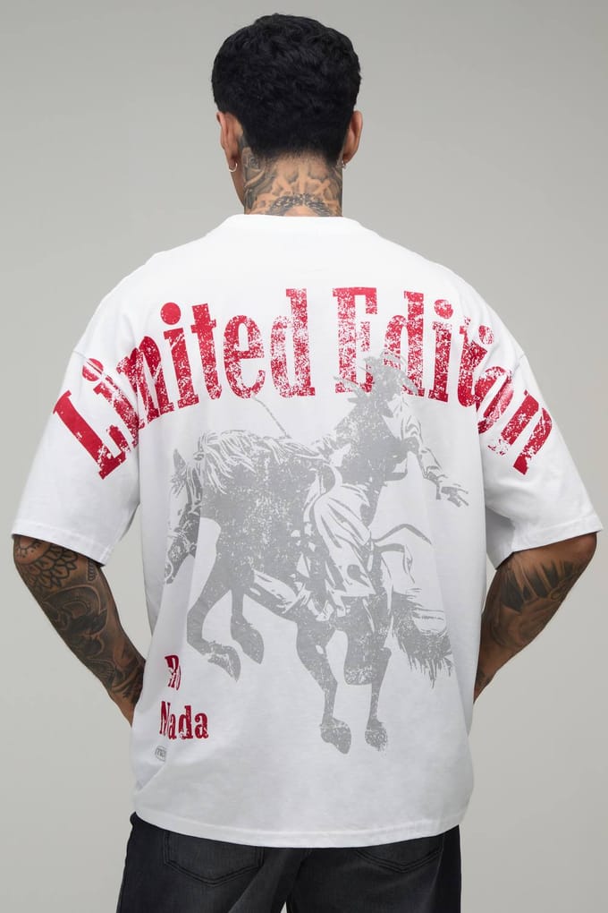 Lang Wit Oversized Western Over De Naden Print T-shirt | White | Size Large