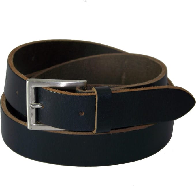 100% Leren Riem, 3 cm. Breed, maat 105 cm. Totale lengte 120 cm. Donkerblauw.