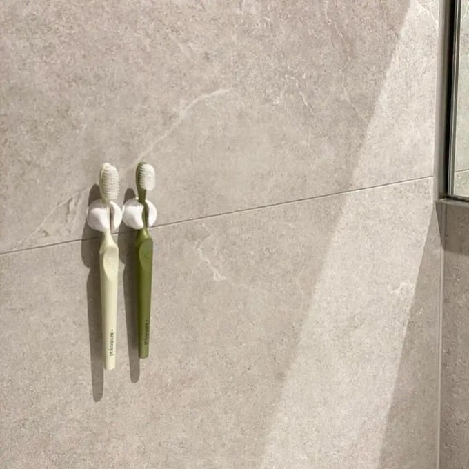 Porte-brosse à dents blanc avec ventouse, 2 pièces, support mural de rangement pour brosse à dents, accessoires de salle de bains 2pcs gray