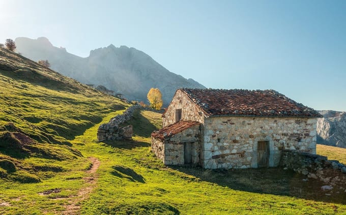 Fotobehang - Picos de Europe Alm 450x280cm - Vliesbehang