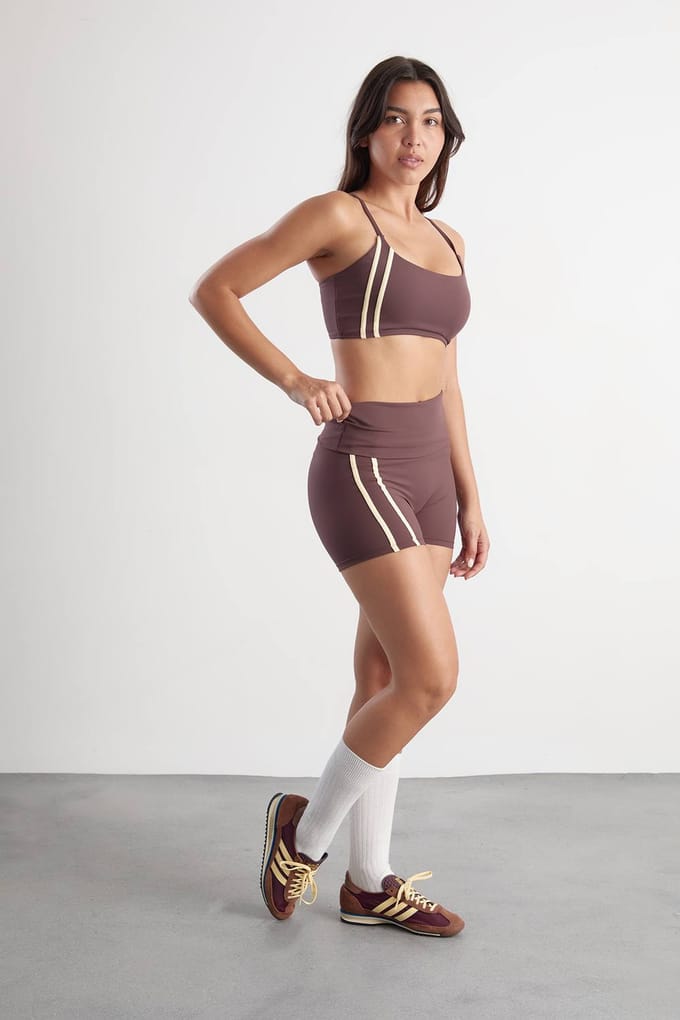 Dames Dsgn Studio Sculpt Mini Short Met Zijstreep En Omvouwbare Tailleband | Chocoladebruin | Maat: Large