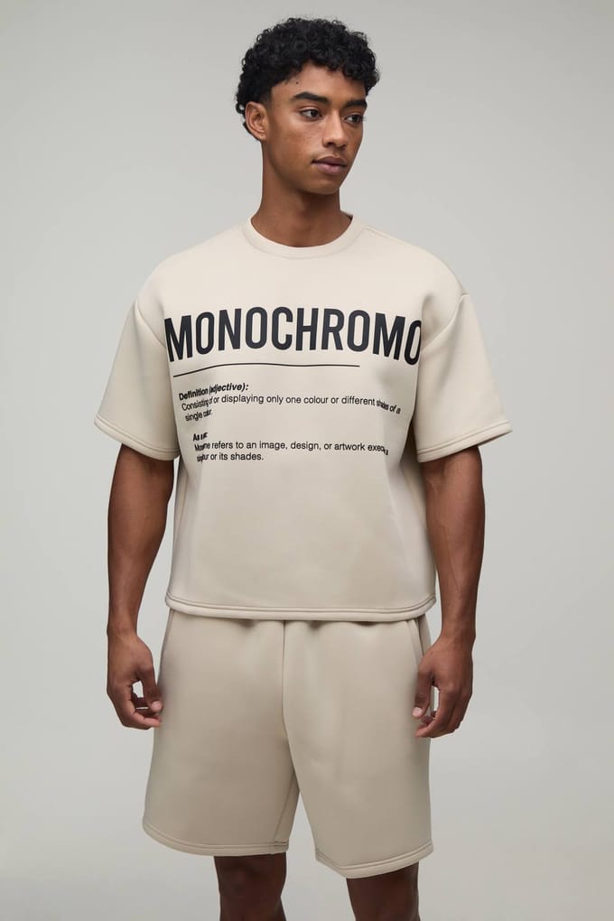 Oversized Boxy Bonded Scuba T-shirt & Relaxed Short Set Met Hoogopgebouwde Rubberprint | Stone | Size Medium