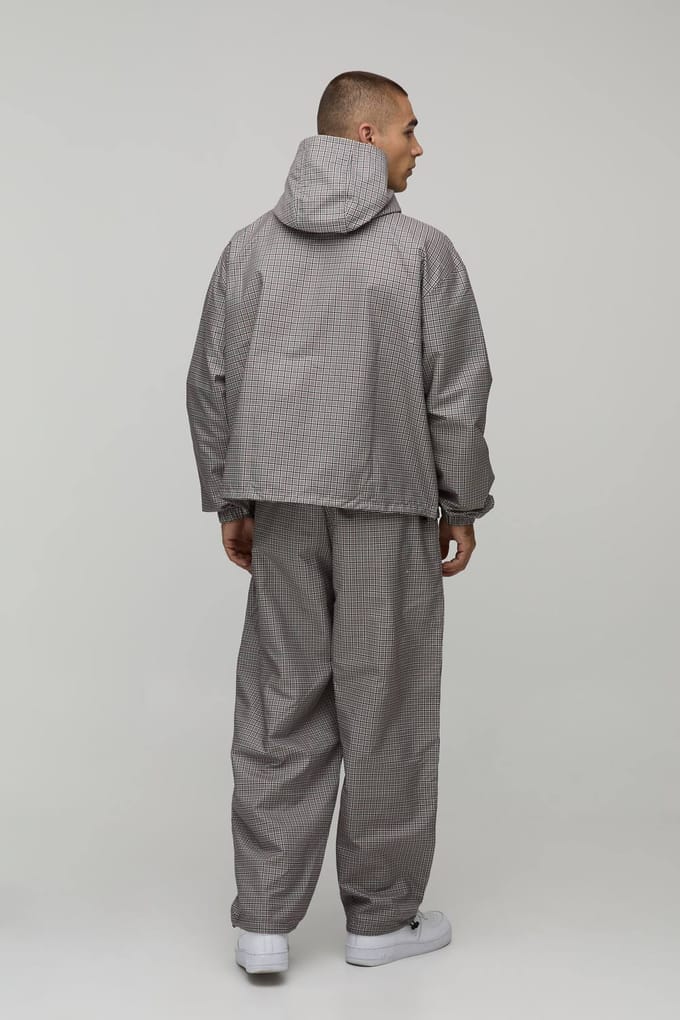 Regular Fit Nylon Geruite Trainingspak Met Rits En Col | Stone | Size Small