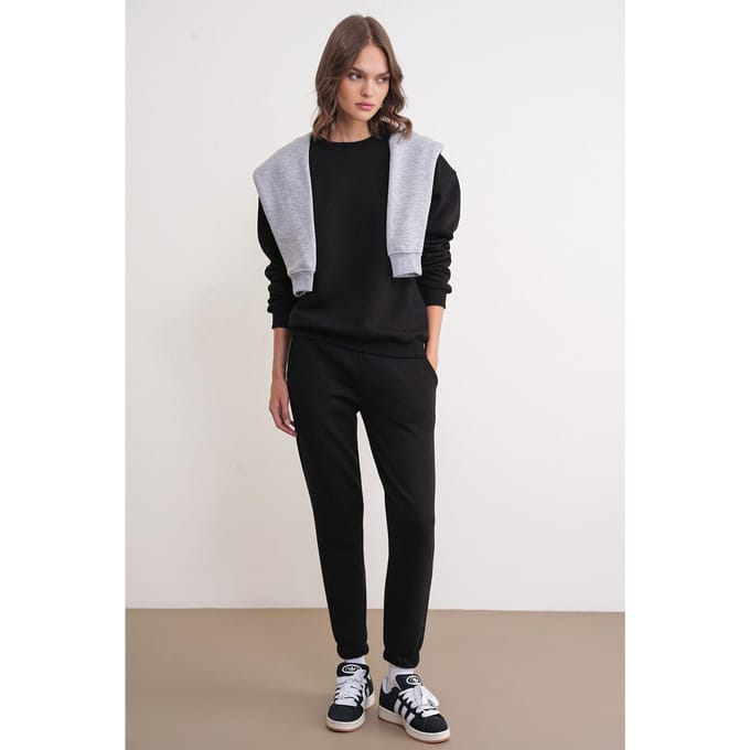 Basis Sweatshirt & Jogger Tweedelige Set